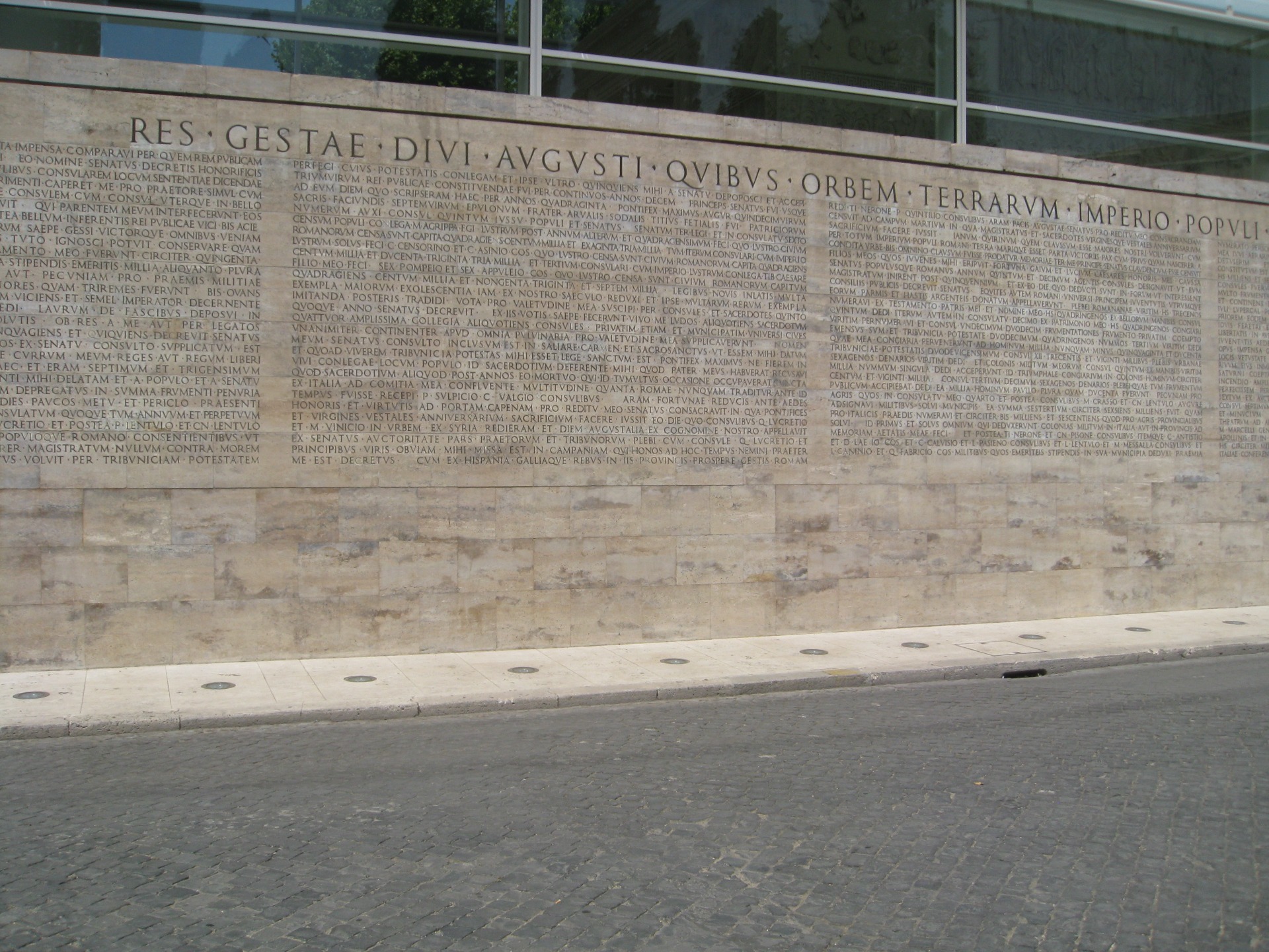 Res Gestae Divi Augusti Latín y Roma